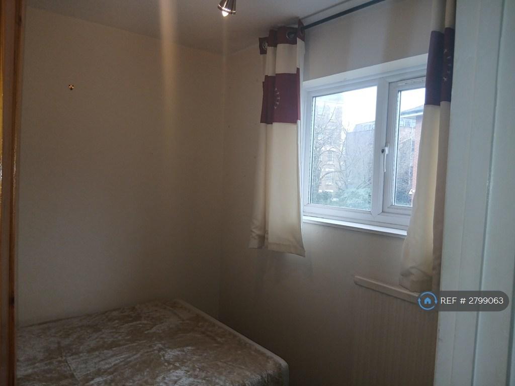 Bedroom 1 (Smallest)