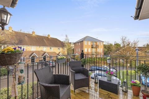 2 bedroom flat for sale, Copperfields, High Wycombe HP12