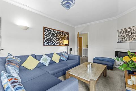 2 bedroom flat for sale, Copperfields, High Wycombe HP12
