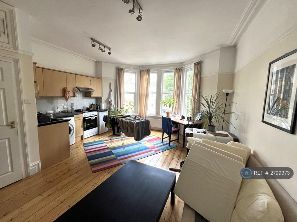 Lounge/Kitchenette