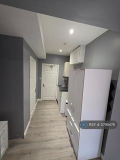 Studio to rent, Penderry Rise, London, SE6