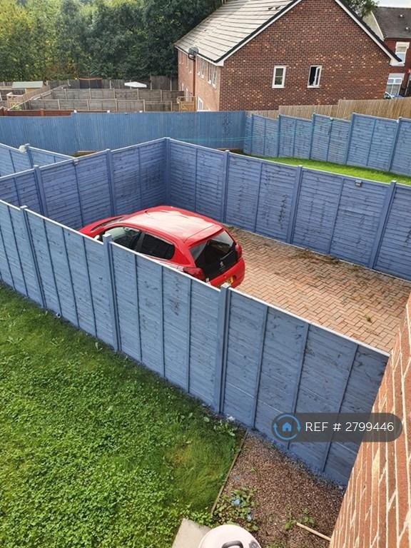 Garden And Fencing Private Parking
