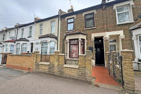 3 bedroom terraced house to rent, Nine Acres Close, London, E12