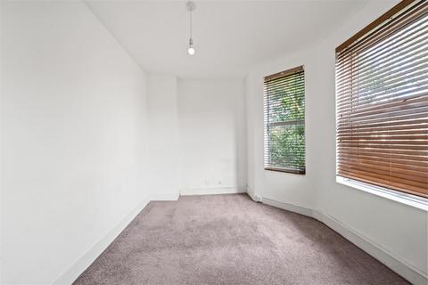 1 bedroom flat for sale, Holmesdale Road, London