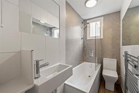 1 bedroom flat for sale, Holmesdale Road, London