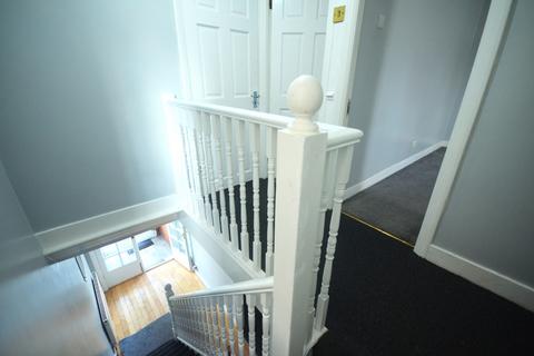 3 bedroom terraced house to rent, Havering Gardens, RM6 5AB