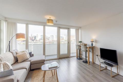 2 bedroom apartment to rent, Royal Quay, Liverpool