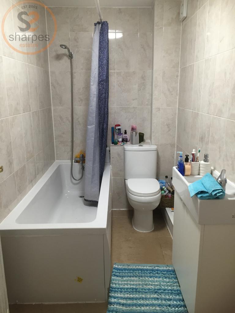 Bathroom G.JPG