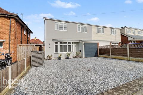 Creswick Avenue, Rayleigh