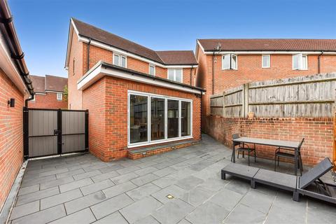 3 bedroom detached house for sale, Oak Leaf Way, Horndean
