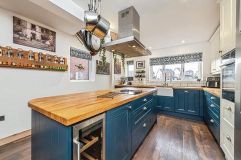 3 bedroom detached house for sale, Fairfield Road, Heckmondwike, WF16