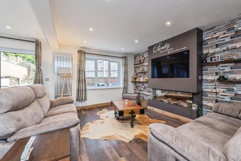 3 bedroom detached house for sale, Fairfield Road, Heckmondwike, WF16
