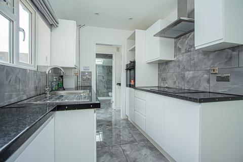 3 bedroom terraced house to rent, Lime Terrace, Wellingborough NN9