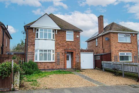 3 bedroom detached house for sale, Manor Drive, Irthlingborough NN9