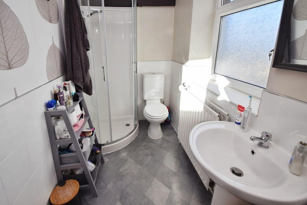 8fd8ea70-Ensuite
