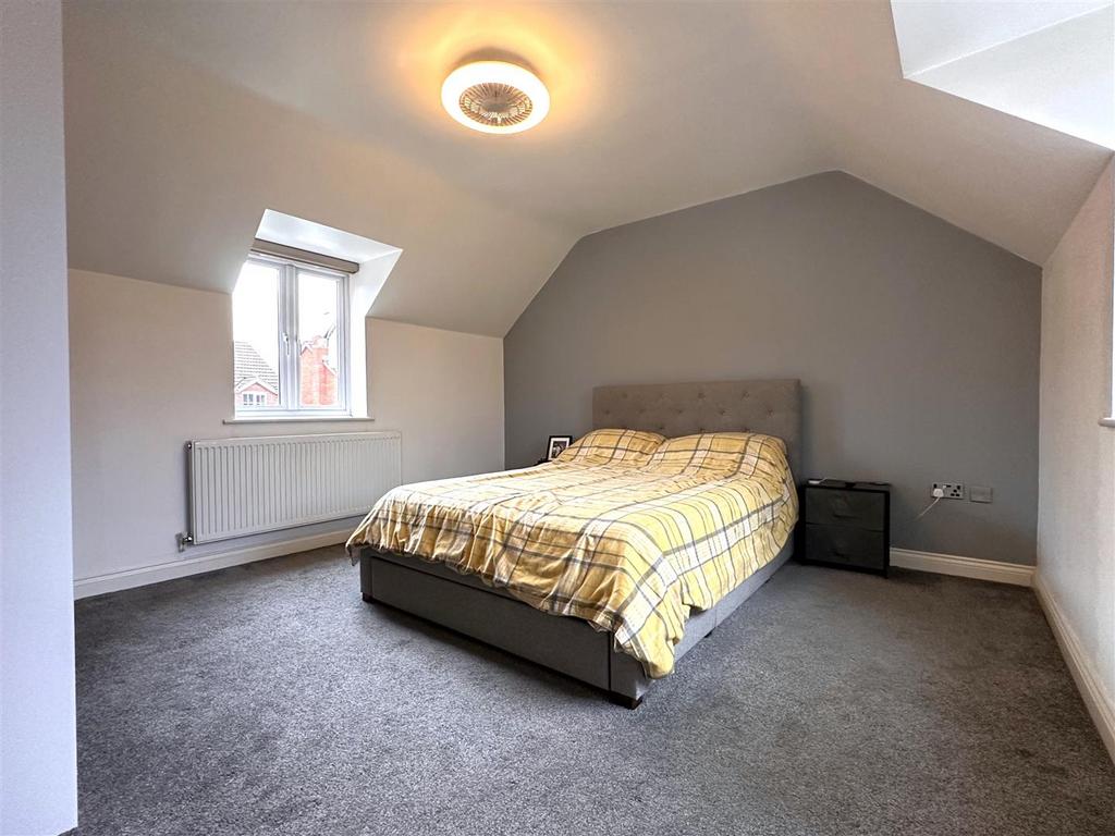 Master Bedroom 927