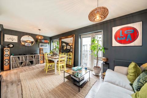 2 bedroom flat for sale, Spurstowe Terrace, London E8