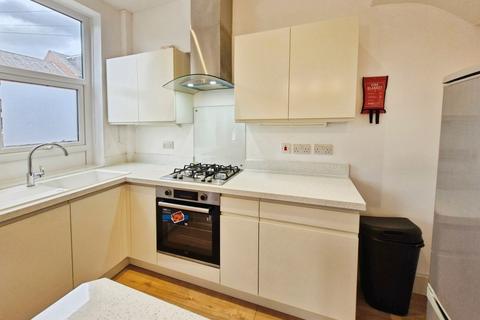 2 bedroom terraced house to rent, Woodside Place, Leeds LS4