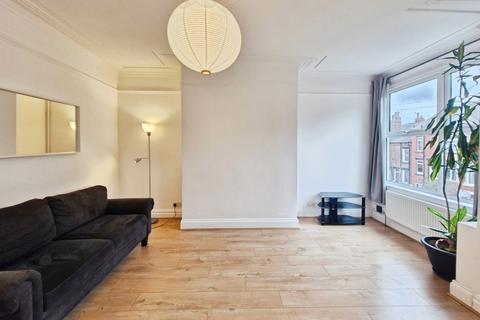 2 bedroom terraced house to rent, Woodside Place, Leeds LS4