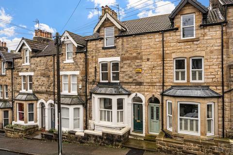 Valley Road, Harrogate, HG2