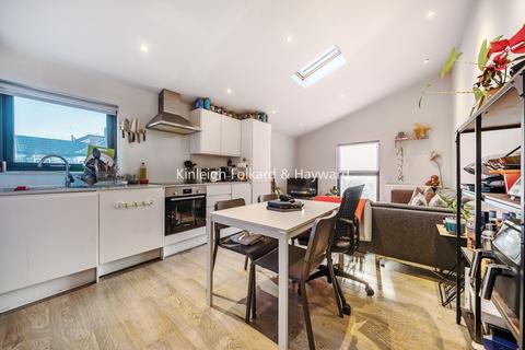 3 bedroom flat to rent, Kellino Street, Tooting, London, SW17