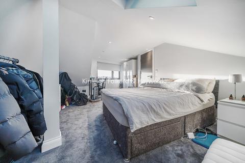 3 bedroom flat to rent, Kellino Street, Tooting, London, SW17
