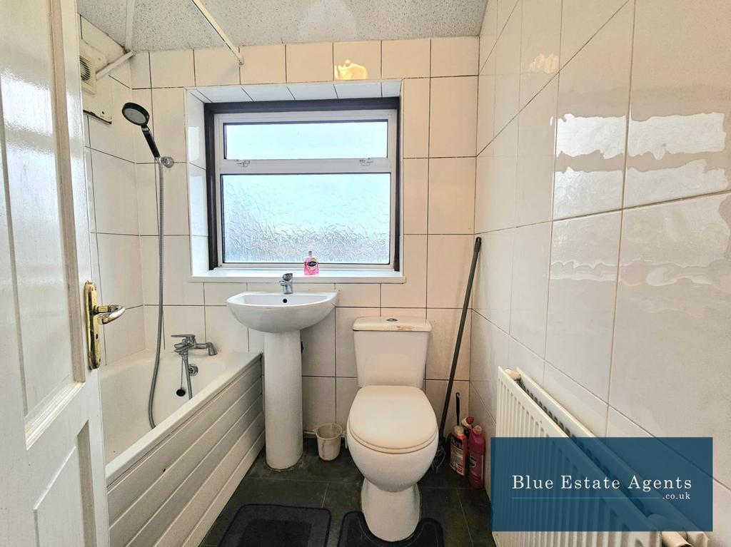 Family Bathroom Suite