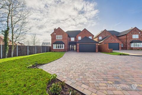 undefined, Deanslade Court