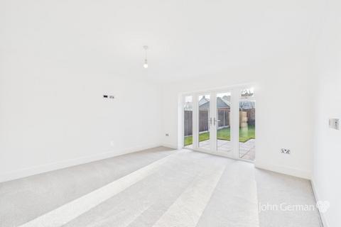 undefined, Deanslade Court