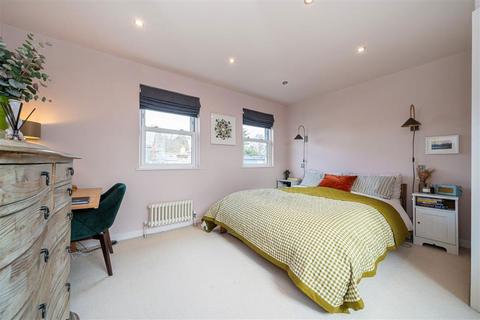 3 bedroom house for sale, Clifton Road, Teddington TW11
