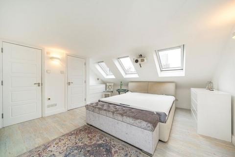 4 bedroom house to rent, Buckhold Road, London SW18