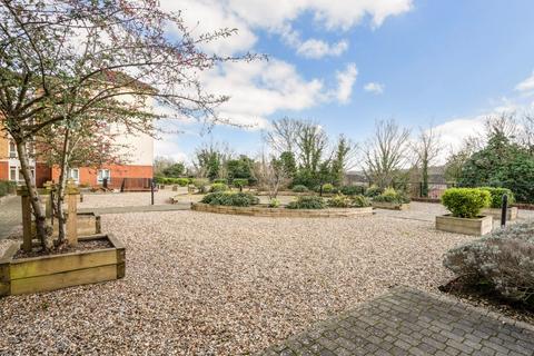 2 bedroom apartment to rent, Tadros Court Buckinghamshire HP13