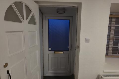 2 bedroom flat to rent, Richards Way, Slough SL1
