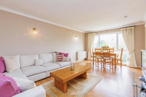 2 bedroom maisonette for sale, Bramley Road, London N14
