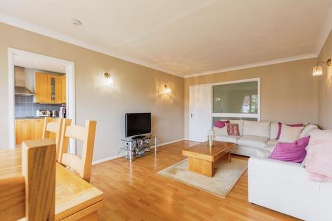 2 bedroom maisonette for sale, Bramley Road, London N14