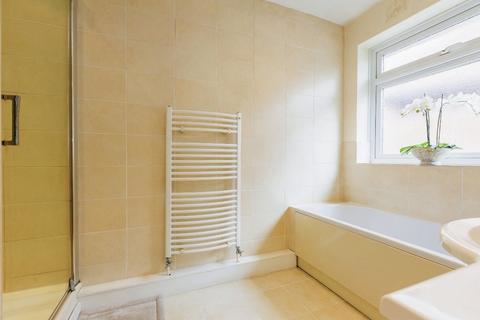2 bedroom maisonette for sale, Bramley Road, London N14