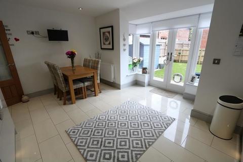 3 bedroom end of terrace house to rent, Parish Mews, Hampton in Arden B92