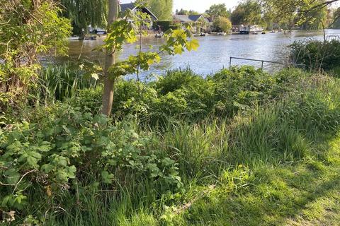 undefined, Towpath Shepperton