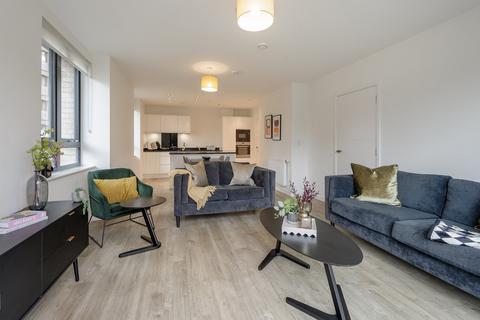 3 bedroom flat to rent, at Manchester, 131 Viscount House  8, Lakeside Drive NW10