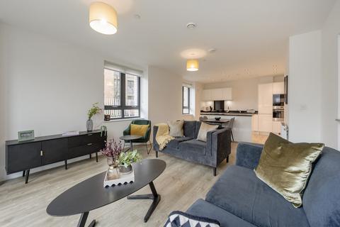 3 bedroom flat to rent, at Manchester, 131 Viscount House  8, Lakeside Drive NW10