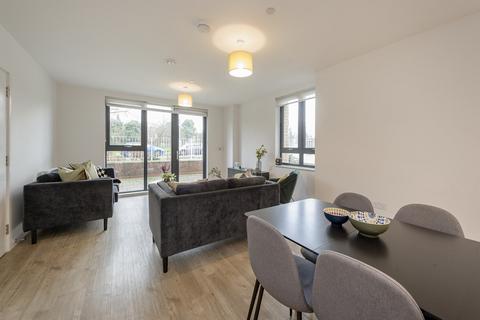 3 bedroom flat to rent, at Manchester, 131 Viscount House  8, Lakeside Drive NW10