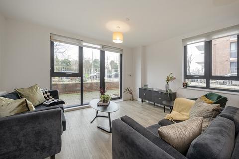 3 bedroom flat to rent, at Manchester, 131 Viscount House  8, Lakeside Drive NW10