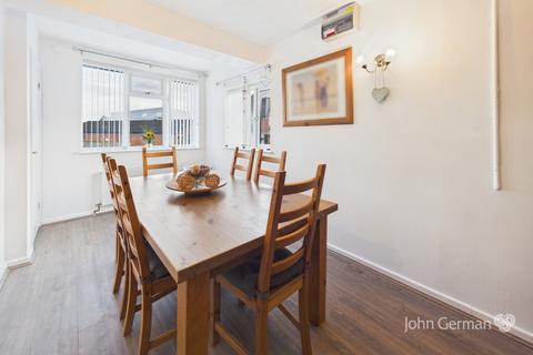 undefined, Heath Road, Uttoxeter