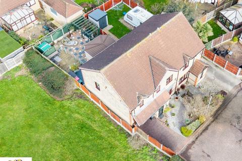 Reavill Close, Sheffield S25