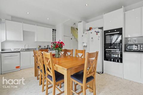3 bedroom detached house for sale, West Avenue, Clacton-On-Sea
