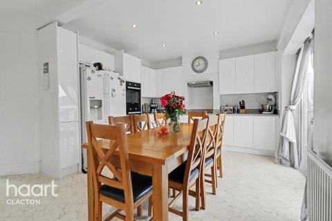 3 bedroom detached house for sale, West Avenue, Clacton-On-Sea