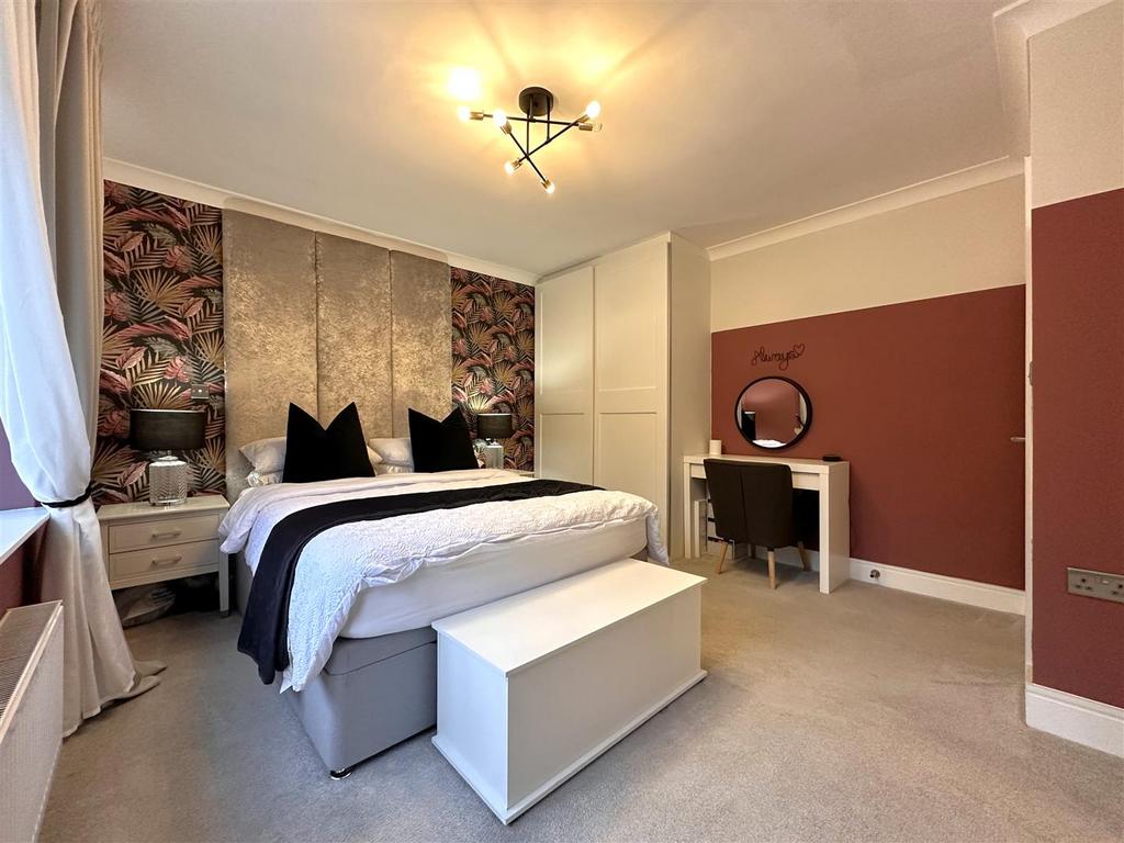 Master Bedroom 994