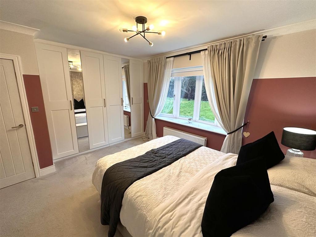 Bedroom One Into En-Suite 008