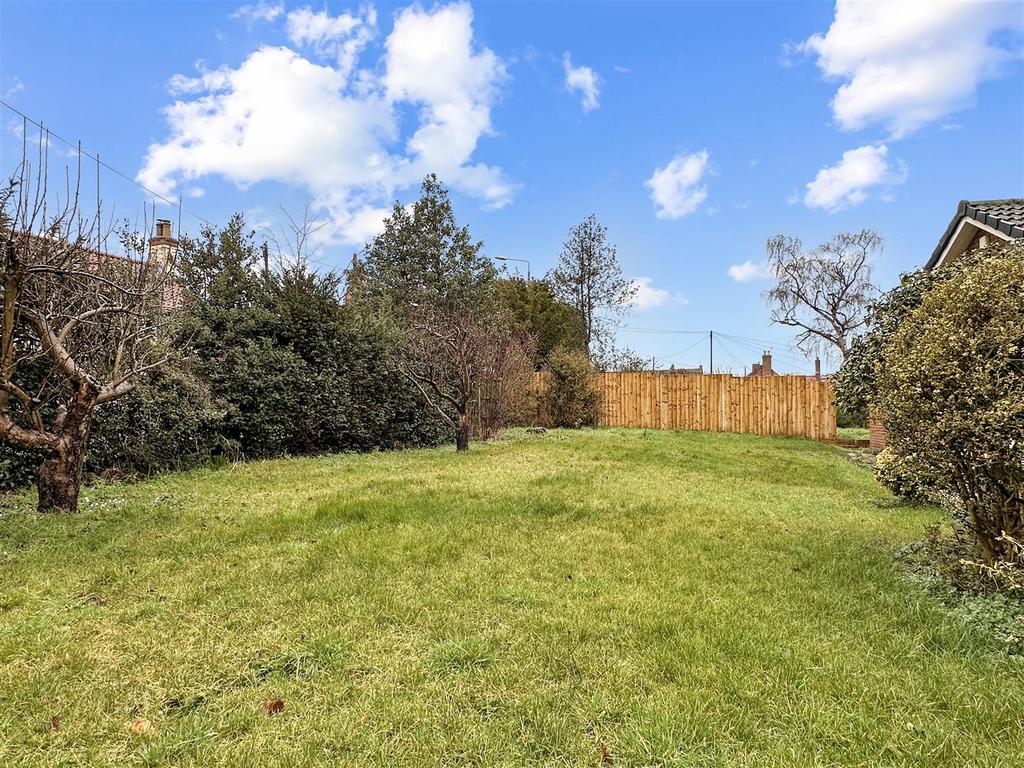 Generous Private Garden 198