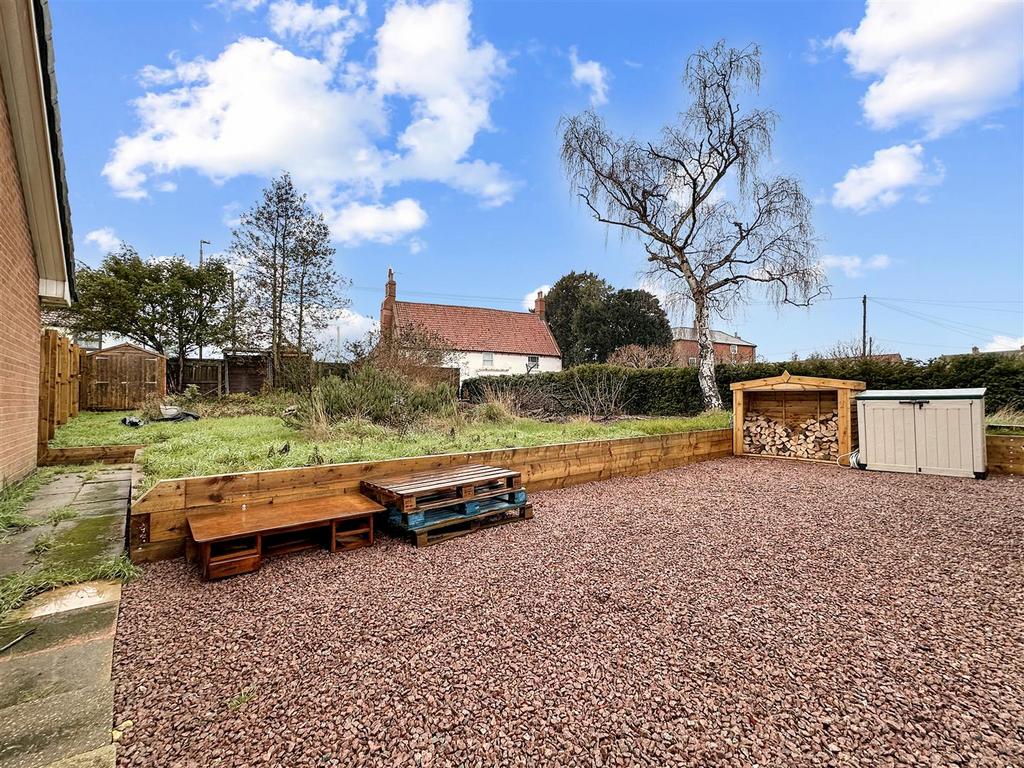 Generous Side Garden 210
